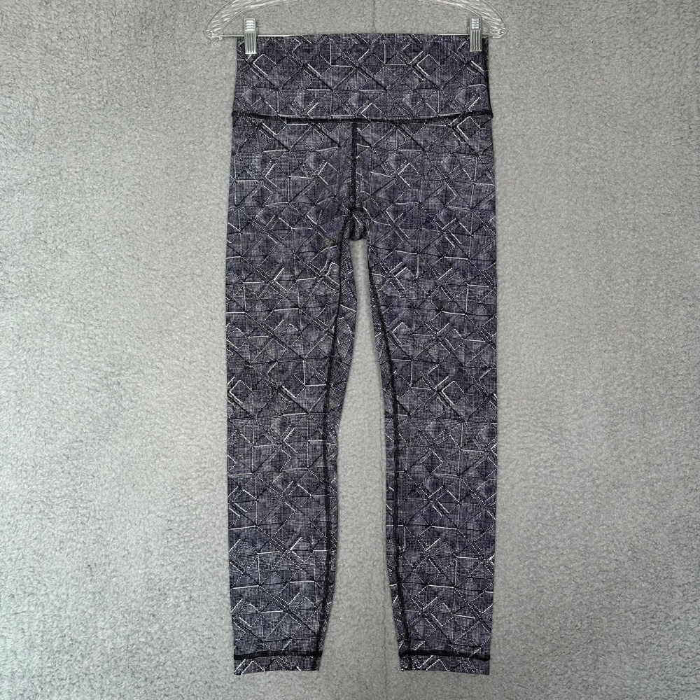 Lululemon High Rise Leggings Size 8 Black White Geometric Triangle Print Yoga